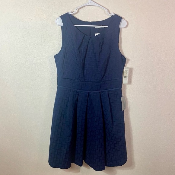 Eliza J A-Line Missy Dress size 14 Navy Blue Sleeveless Pleated Wedding NWT - Picture 1 of 10
